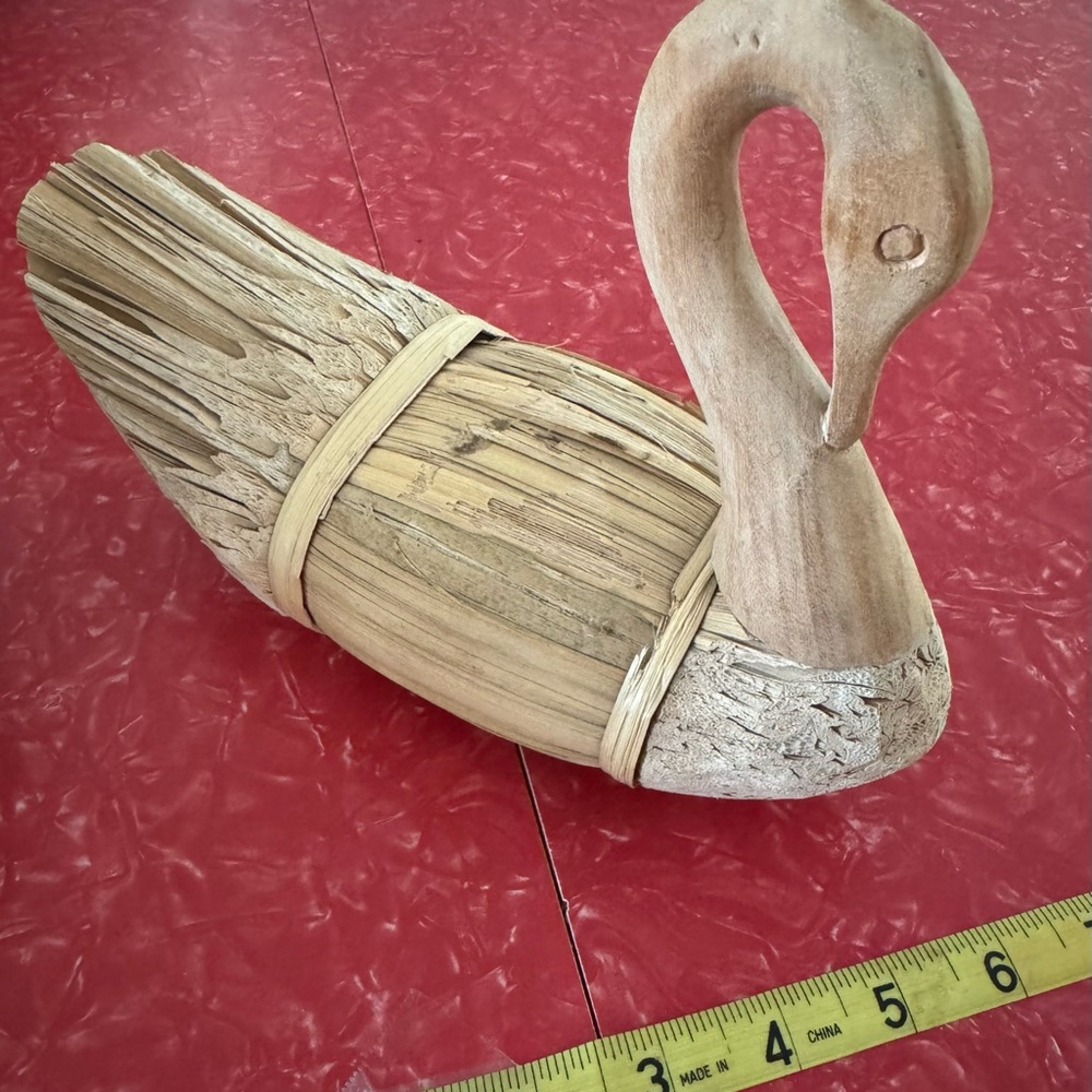 Vintage handcrafted swan figure -1980’s - made in Philippines. - Picture 6 of 7